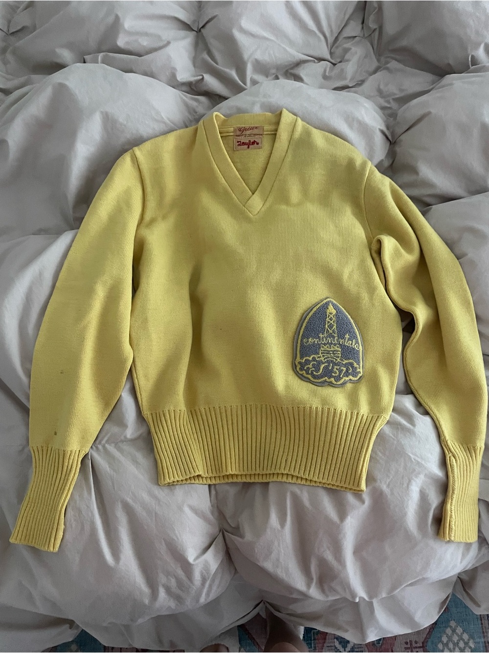 Vintage 50s Grewe Collegiate Wool V-Neck Women's Sweater with Crest Patch